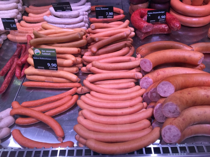 charcuterie-BONSON-min_sausages_meat_butchery-1069321